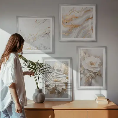 Polyptychon mit Rahmen Blumenmotiv auf hellem Hintergrund mit Marmormuster
