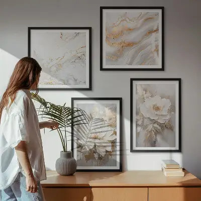 Polyptychon mit Rahmen Blumenmotiv auf hellem Hintergrund mit Marmormuster