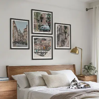 Stadtansichten von Gebäuden als gerahmtes Polyptychon