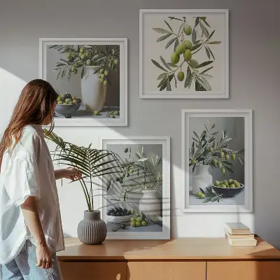 Oliven in grauen Vasen als gerahmtes Polyptychon