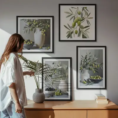 Oliven in grauen Vasen als gerahmtes Polyptychon