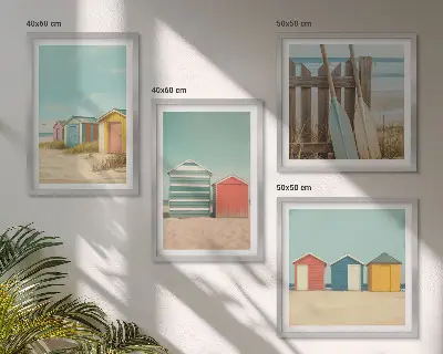 Bunte Strandhäuser als mehrteiliges Wandbild mit Rahmen