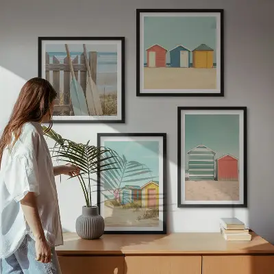 Bunte Strandhäuser als mehrteiliges Wandbild mit Rahmen