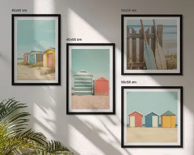 Bunte Strandhäuser als mehrteiliges Wandbild mit Rahmen
