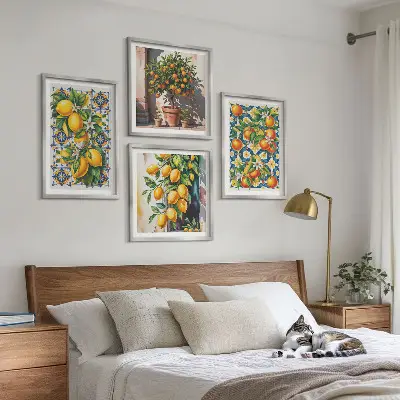 Farbenfrohes abstraktes Wandbild mit Zitrusfrüchten als Polyptychon mit Rahmen