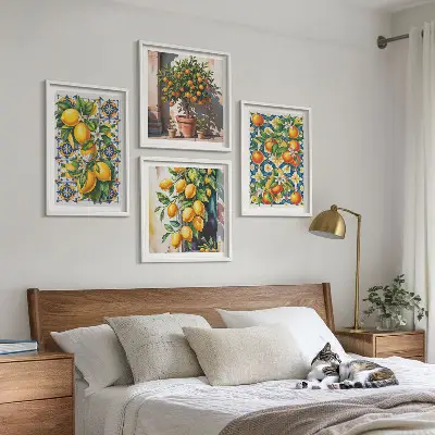 Farbenfrohes abstraktes Wandbild mit Zitrusfrüchten als Polyptychon mit Rahmen
