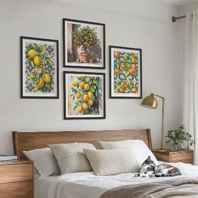 Farbenfrohes abstraktes Wandbild mit Zitrusfrüchten als Polyptychon mit Rahmen