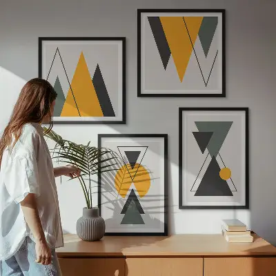 Abstrakte geometrische Formen als mehrteiliges Wandbild mit Rahmen