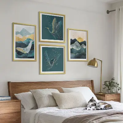 Abstrakte Kranichberge als mehrteiliges Wandbild mit Rahmen