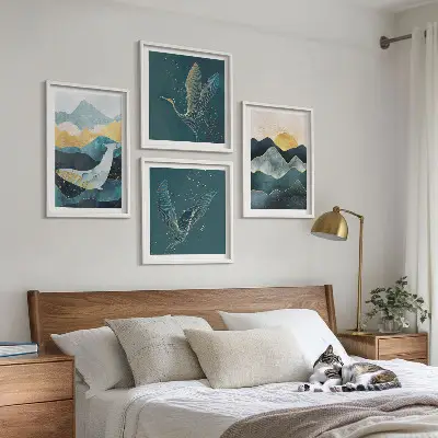 Abstrakte Kranichberge als mehrteiliges Wandbild mit Rahmen