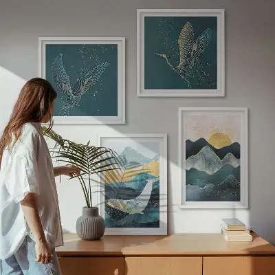 Abstrakte Kranichberge als mehrteiliges Wandbild mit Rahmen