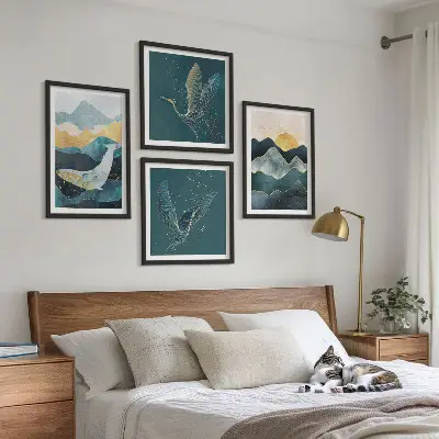 Abstrakte Kranichberge als mehrteiliges Wandbild mit Rahmen