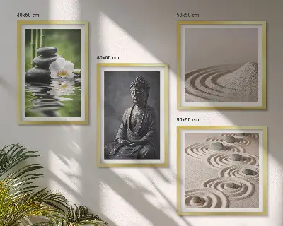 Ein entspannter Buddha am Strand als mehrteiliges Wandbild mit Rahmen