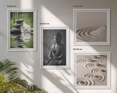 Ein entspannter Buddha am Strand als mehrteiliges Wandbild mit Rahmen