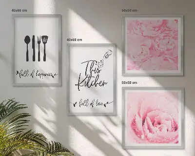 Wanddeko-Set mit zarten Rosenblüten für die Küche