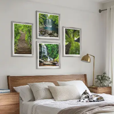 Polyptychon mit Rahmen Waldlandschaft mit Wasserfall und Vegetation