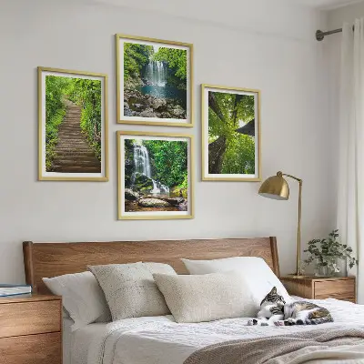 Polyptychon mit Rahmen Waldlandschaft mit Wasserfall und Vegetation