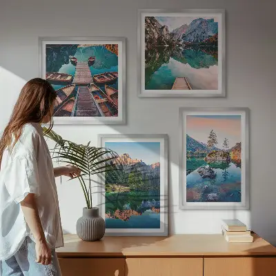 Spiegelung des Waldes in Bergseen als mehrteiliges Wandbild mit Rahmen