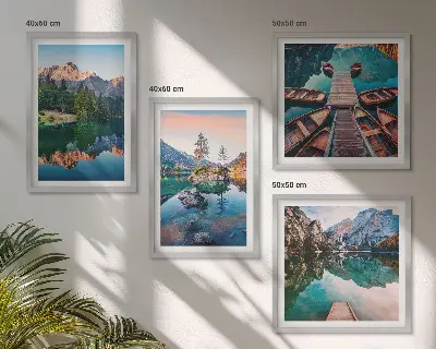Spiegelung des Waldes in Bergseen als mehrteiliges Wandbild mit Rahmen