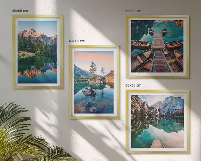 Spiegelung des Waldes in Bergseen als mehrteiliges Wandbild mit Rahmen