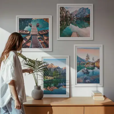 Spiegelung des Waldes in Bergseen als mehrteiliges Wandbild mit Rahmen