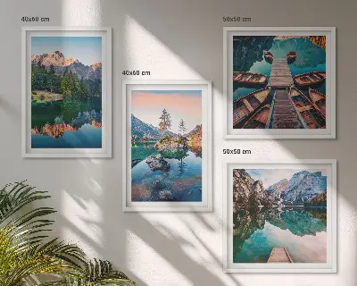 Spiegelung des Waldes in Bergseen als mehrteiliges Wandbild mit Rahmen