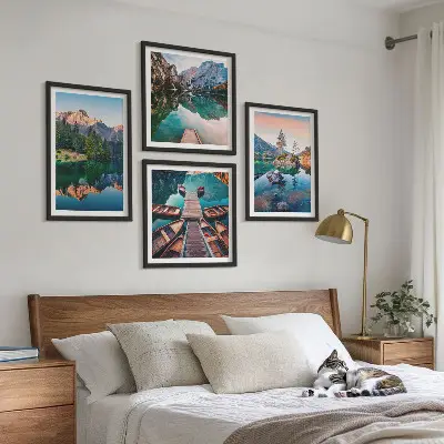 Spiegelung des Waldes in Bergseen als mehrteiliges Wandbild mit Rahmen