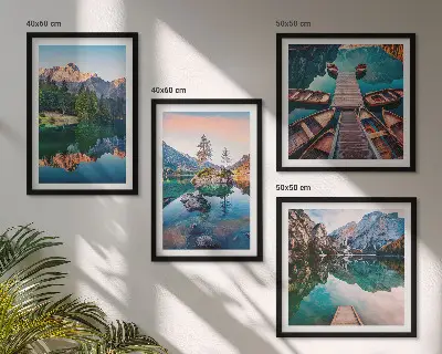 Spiegelung des Waldes in Bergseen als mehrteiliges Wandbild mit Rahmen