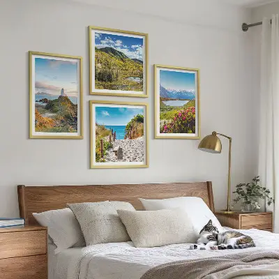Wandbild als Polyptychon mit Rahmen mit Motiv Strand, Leuchtturm, Bergen, Wiesen und Blumen