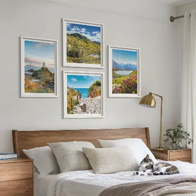 Wandbild als Polyptychon mit Rahmen mit Motiv Strand, Leuchtturm, Bergen, Wiesen und Blumen