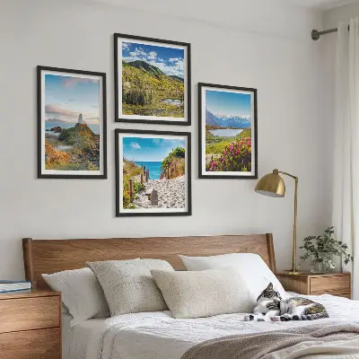 Wandbild als Polyptychon mit Rahmen mit Motiv Strand, Leuchtturm, Bergen, Wiesen und Blumen