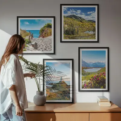 Wandbild als Polyptychon mit Rahmen mit Motiv Strand, Leuchtturm, Bergen, Wiesen und Blumen
