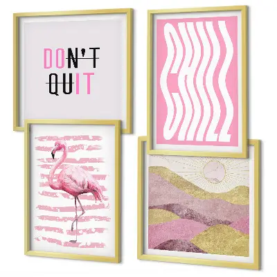 Pastellfarbene Berglandschaft mit rosa Flamingos als Polyptychon mit Rahmen