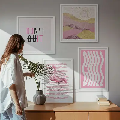 Pastellfarbene Berglandschaft mit rosa Flamingos als Polyptychon mit Rahmen