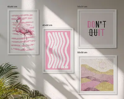 Pastellfarbene Berglandschaft mit rosa Flamingos als Polyptychon mit Rahmen