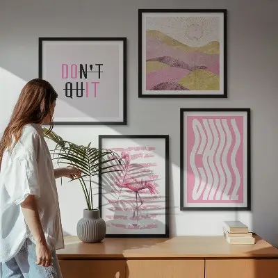 Pastellfarbene Berglandschaft mit rosa Flamingos als Polyptychon mit Rahmen