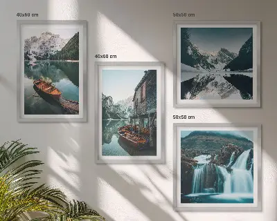 Spiegelung der Boote auf Bergseen als gerahmtes Polyptychon