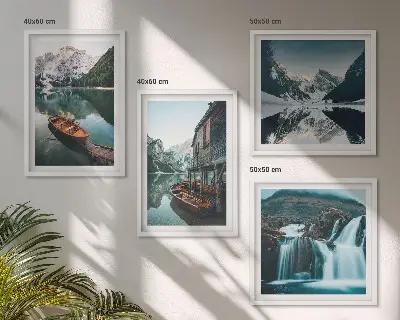 Spiegelung der Boote auf Bergseen als gerahmtes Polyptychon