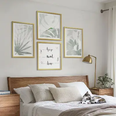 Wanddeko-Set mit grünlich-grauen Blättermotiven