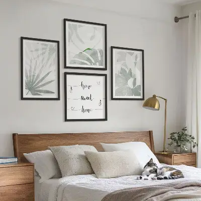 Wanddeko-Set mit grünlich-grauen Blättermotiven