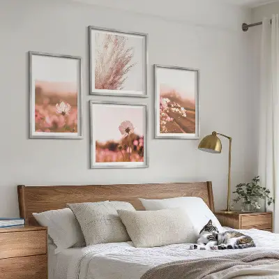 Wanddeko-Set mit Wildblumen auf den Wiesen im Sommer