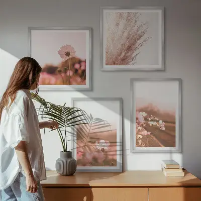 Wanddeko-Set mit Wildblumen auf den Wiesen im Sommer
