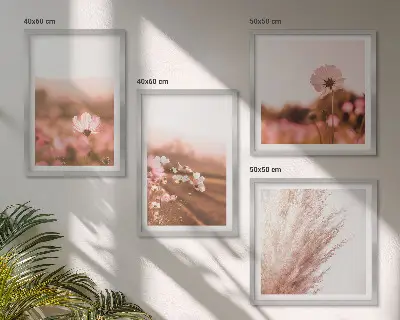 Wanddeko-Set mit Wildblumen auf den Wiesen im Sommer