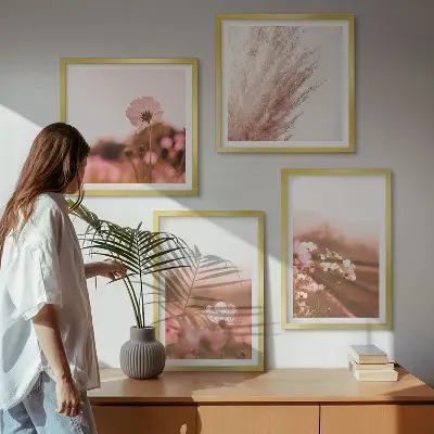 Wanddeko-Set mit Wildblumen auf den Wiesen im Sommer