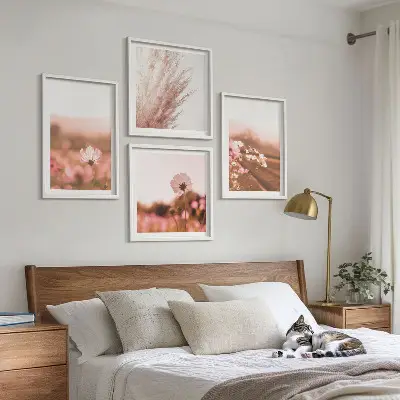 Wanddeko-Set mit Wildblumen auf den Wiesen im Sommer