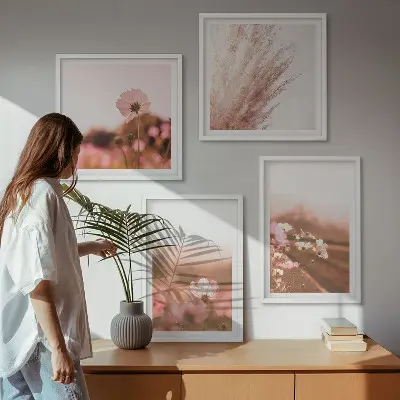Wanddeko-Set mit Wildblumen auf den Wiesen im Sommer