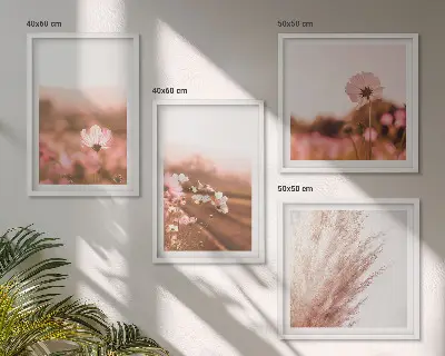 Wanddeko-Set mit Wildblumen auf den Wiesen im Sommer