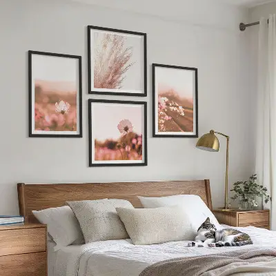 Wanddeko-Set mit Wildblumen auf den Wiesen im Sommer