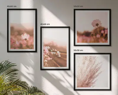 Wanddeko-Set mit Wildblumen auf den Wiesen im Sommer