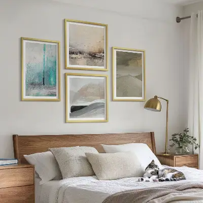 Abstraktes Wandbild als Polyptychon mit dekorativem Rahmen